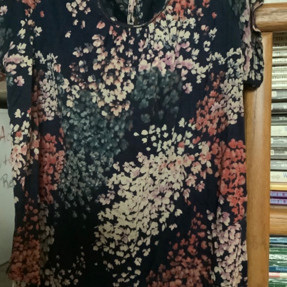 Lucky cold shoulder top - Picture 2 of 4